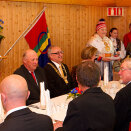 Kongeparet fikk servert lokale spesialiteter på Spansdalen grendehus i Lavangen (Foto: Terje Bendiksby / Scanpix)